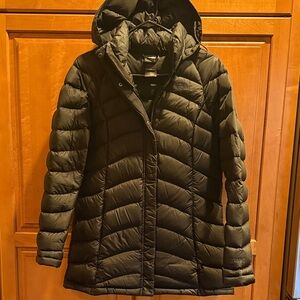 Women’s gently used in great condition North Face Charcoal Quilted Jacket